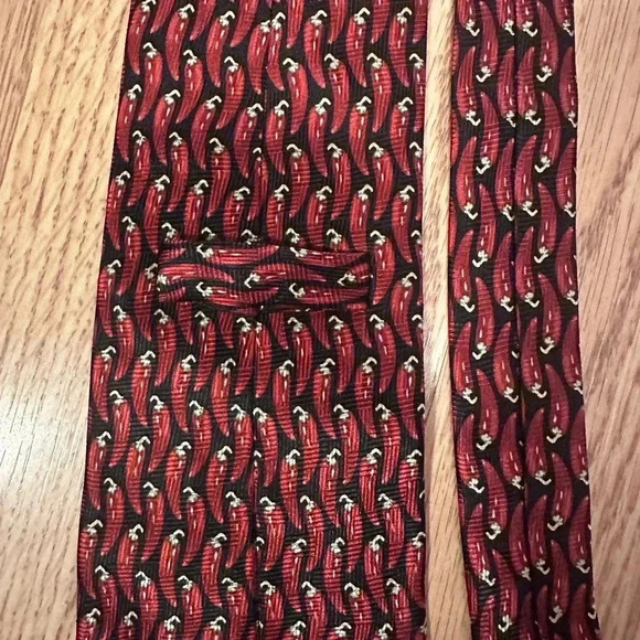 Red Chili Patterned 100% Silk Neck Tie - Picture 3 of 5
